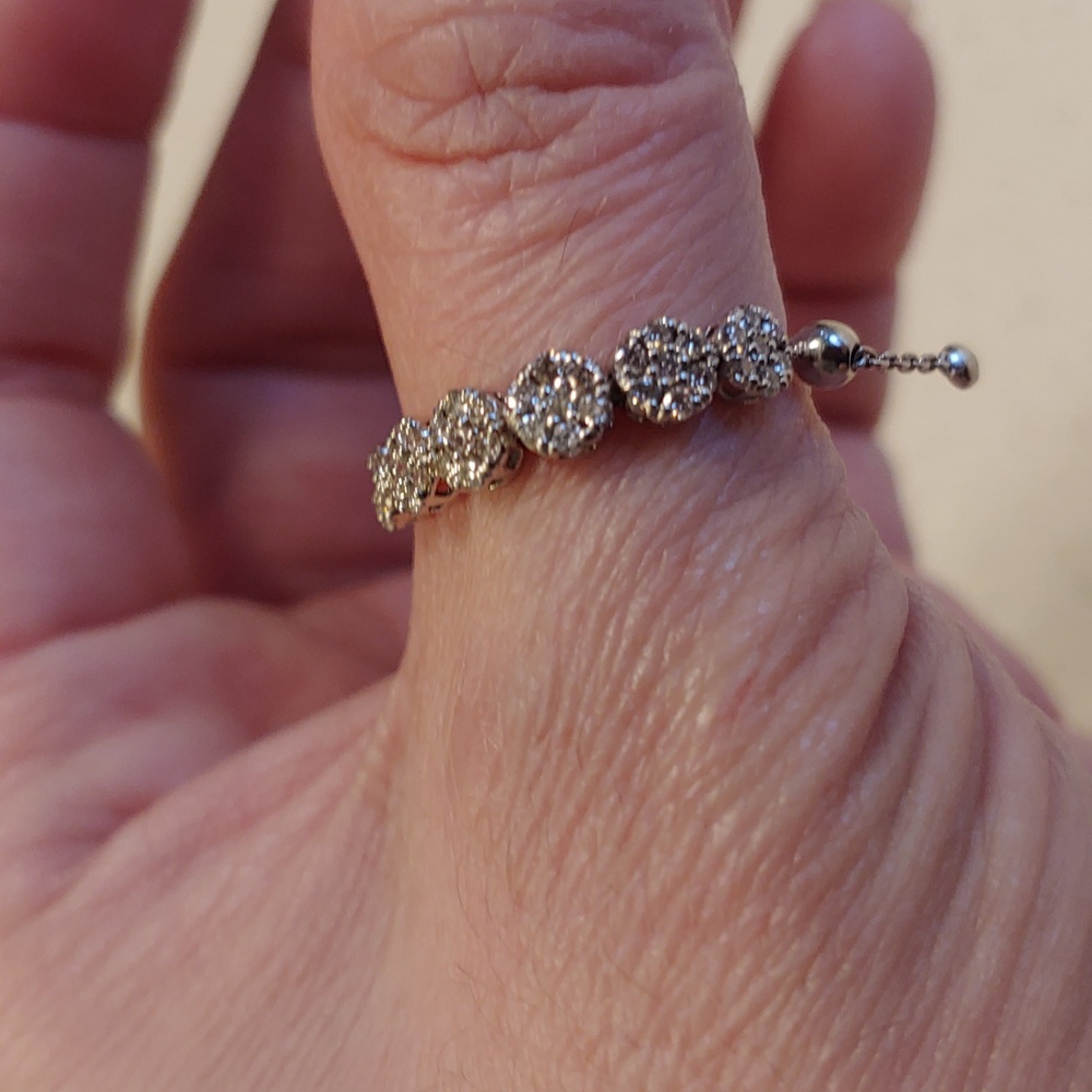 18k white gold ring one size fits all diamond lower 40ct diamond